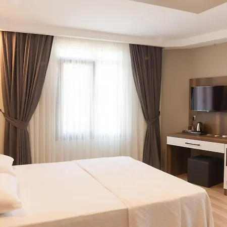 Hotel My *